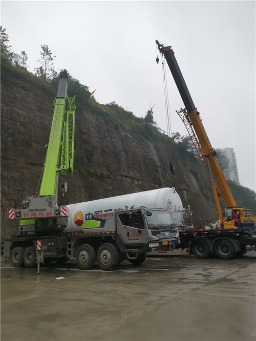 红河县“不怕风雨冻”—— 吊车的 “恶劣环境适应” 技术